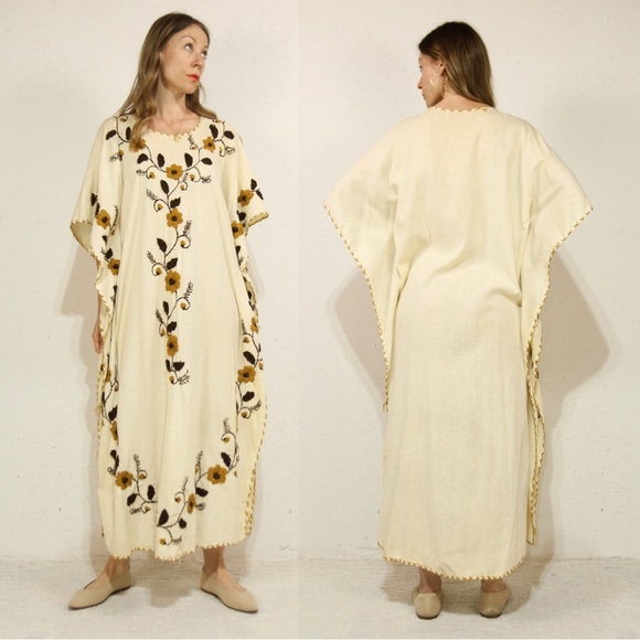 1970s Mexican Kaftan with Gorgeous Floral Embroidery - Picture 2 of 8